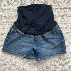 Isabel maternity by Ingrid & Isabel denim midi short in like new condition.